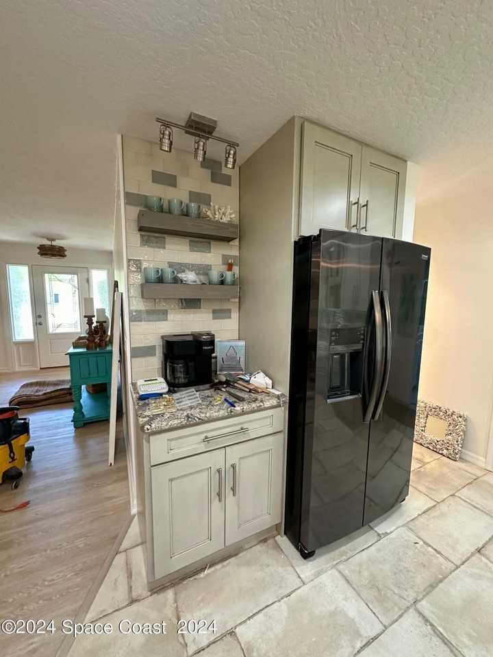 219 5th Ave - Photo 6 of 24