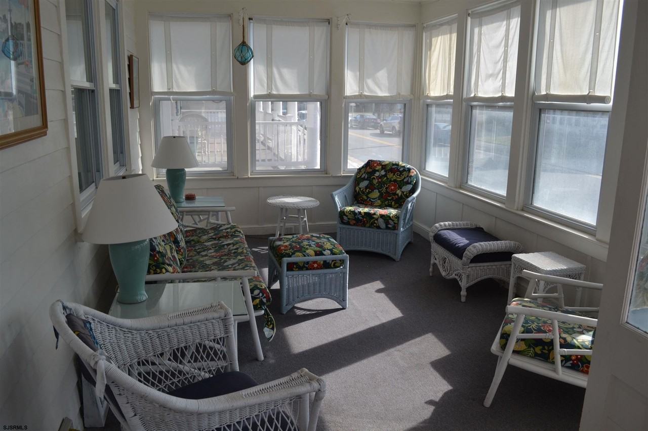 19 S Surrey Ave - Photo 3 of 23