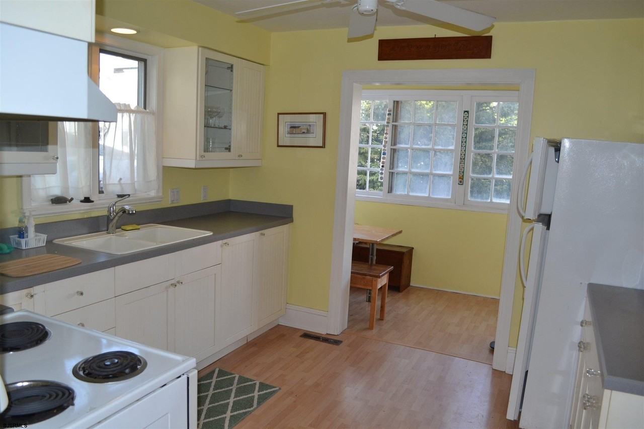 19 S Surrey Ave - Photo 6 of 23