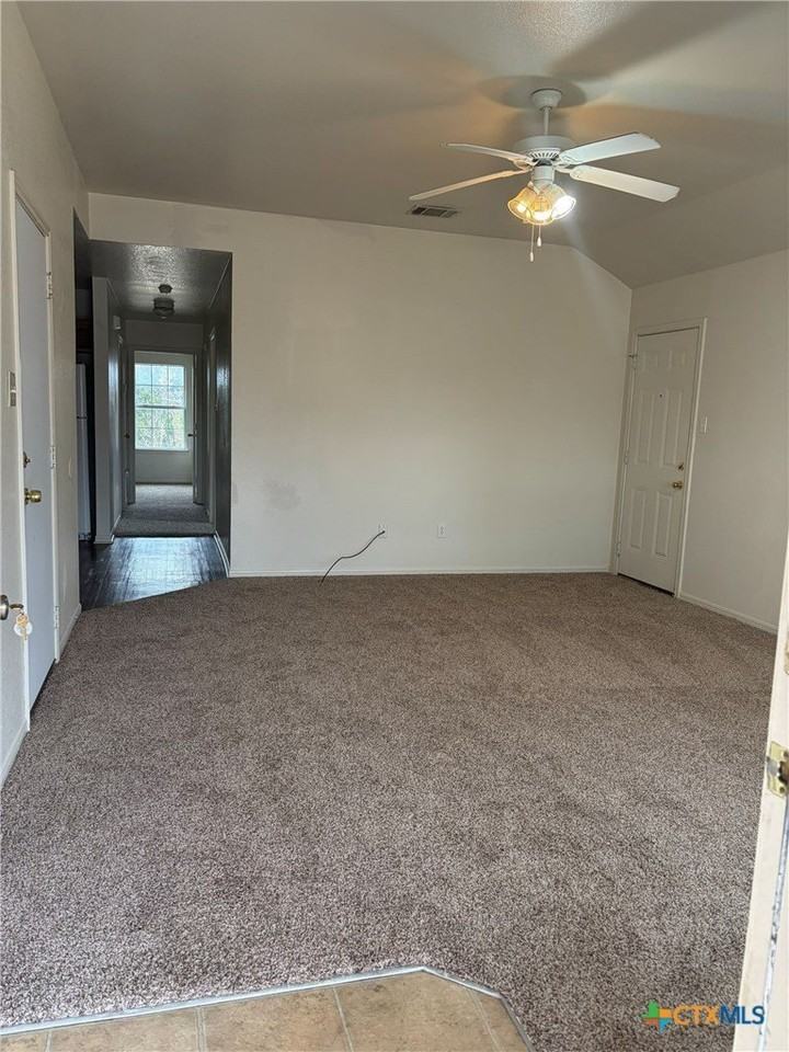 503 Manhattan Dr Apt B - Photo 2 of 11