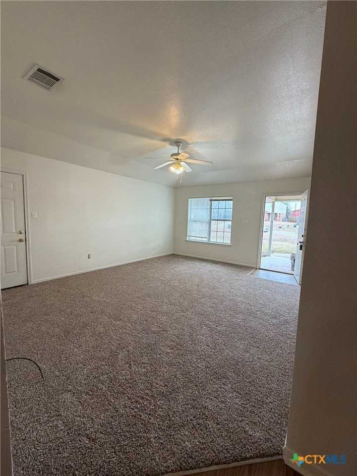 503 Manhattan Dr Apt B - Photo 3 of 11