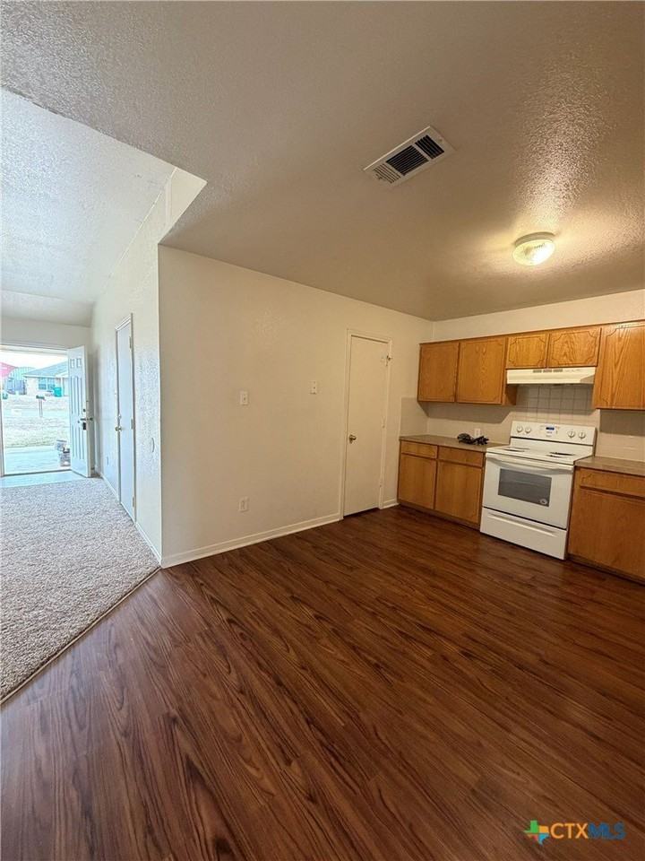 503 Manhattan Dr Apt B - Photo 5 of 11