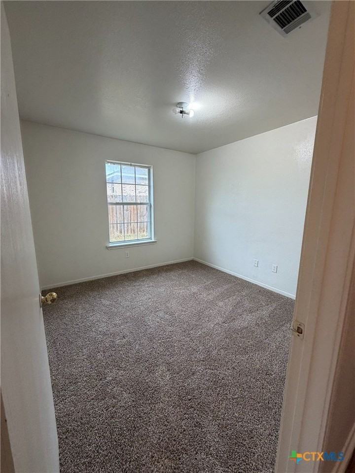 503 Manhattan Dr Apt B - Photo 6 of 11