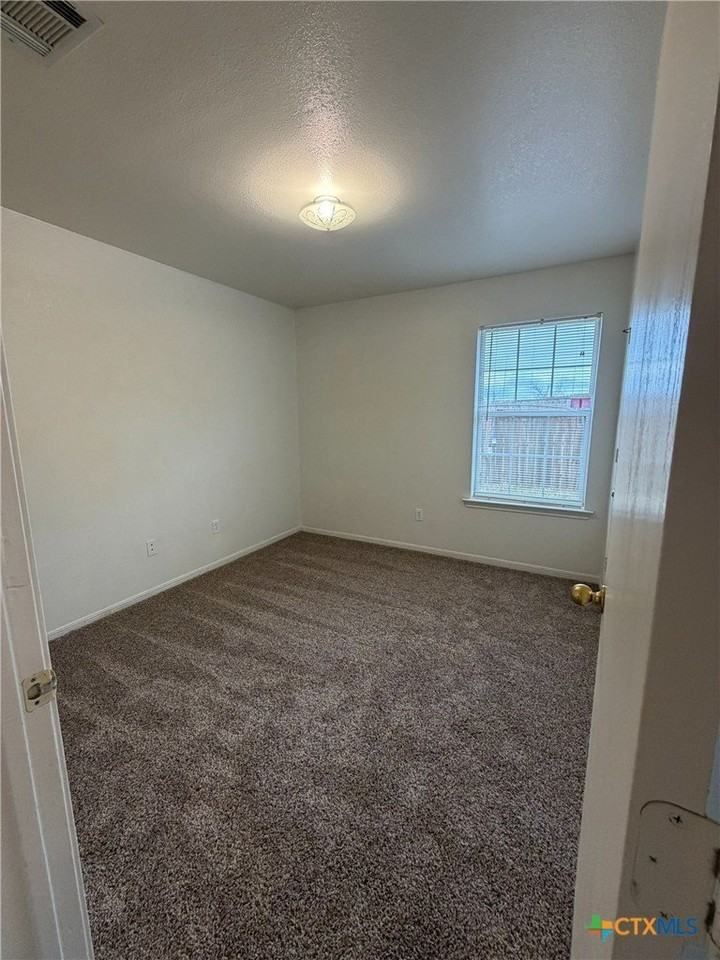 503 Manhattan Dr Apt B - Photo 7 of 11