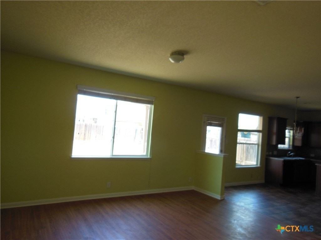 753 Great Oaks Dr - Photo 4 of 31