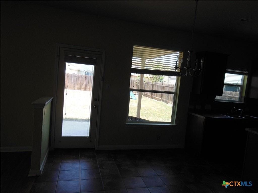 753 Great Oaks Dr - Photo 7 of 31