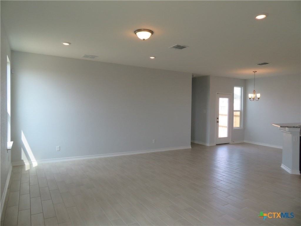 352 Blacktail Dr - Photo 4 of 34