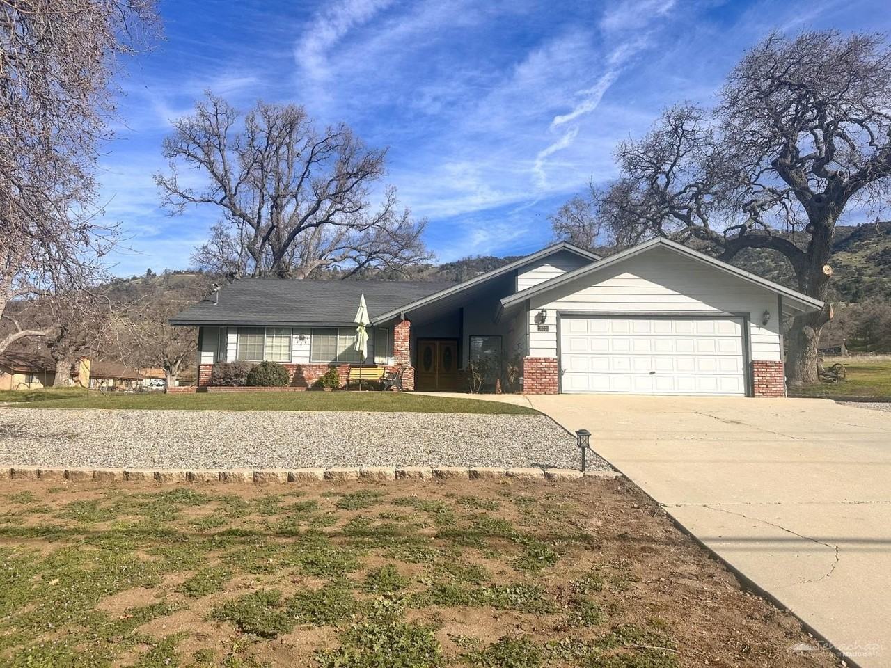 28301 Bear Valley Rd - Photo 2 of 26