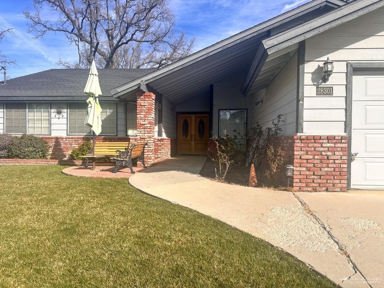 28301 Bear Valley Rd - Photo 3 of 26