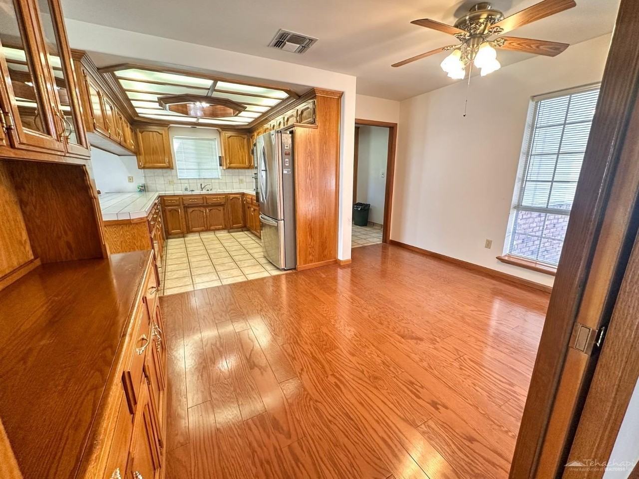 28301 Bear Valley Rd - Photo 5 of 26