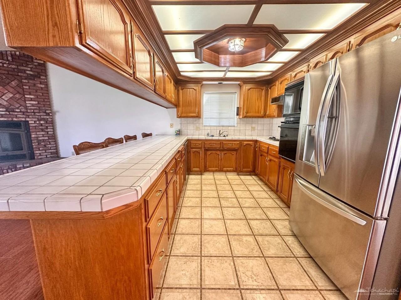 28301 Bear Valley Rd - Photo 7 of 26