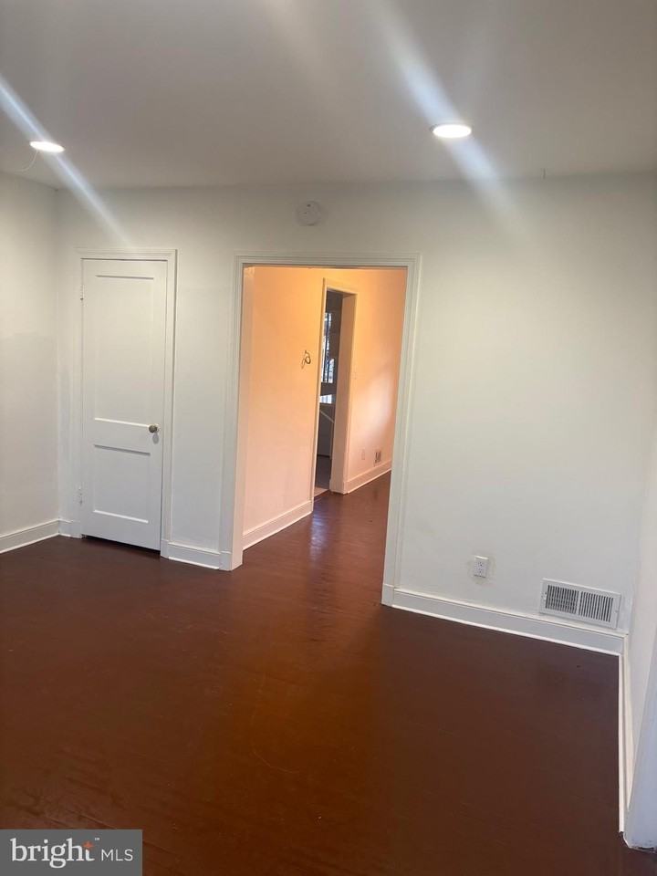 5030 S Dakota Ave Ne - Photo 3 of 26