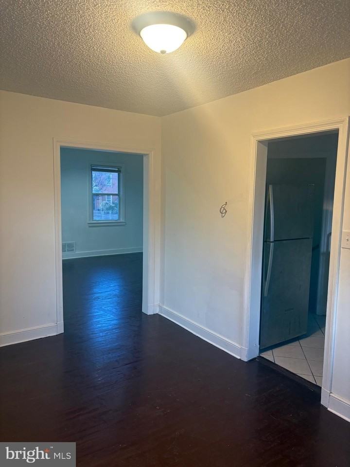 5030 S Dakota Ave Ne - Photo 4 of 26