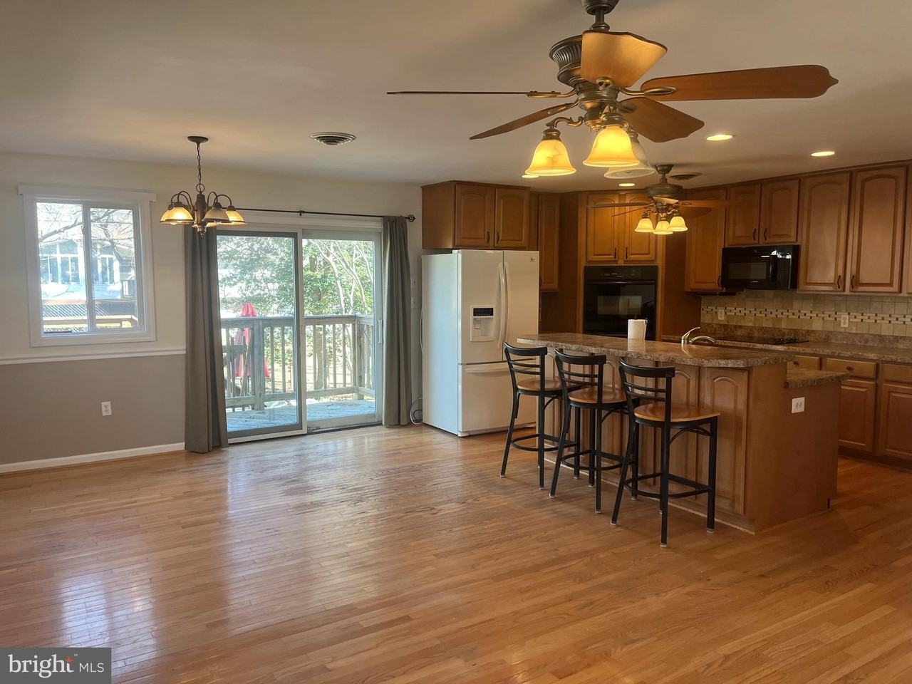 1217 Hilltop Dr - Photo 4 of 17