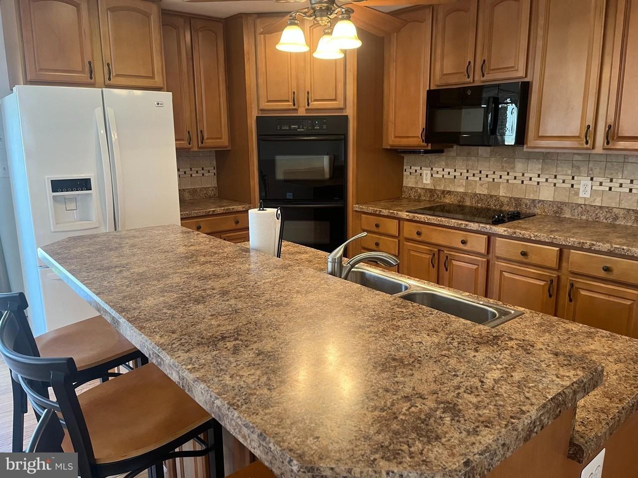 1217 Hilltop Dr - Photo 5 of 17