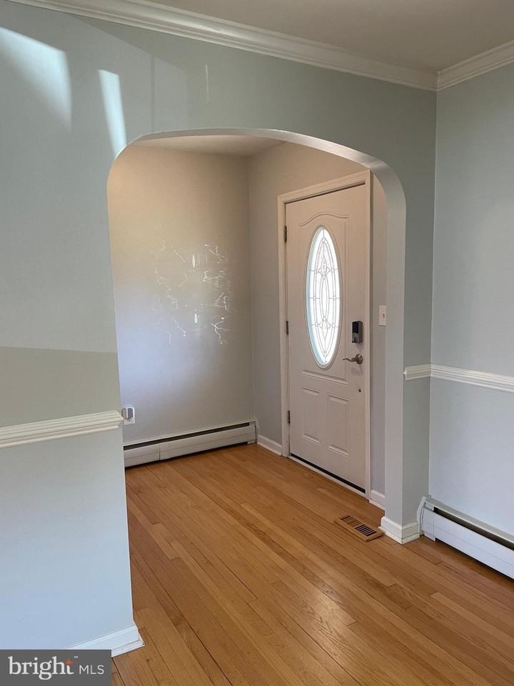 339 Hook Rd - Photo 4 of 19