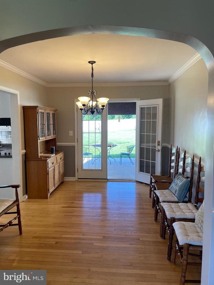 339 Hook Rd - Photo 7 of 19