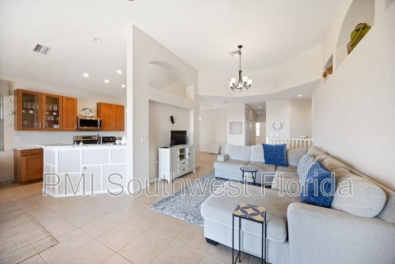 4604 Club Dr #202 - Photo 5 of 50