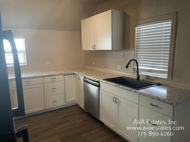 901 W 17th St - Photo 7 of 15