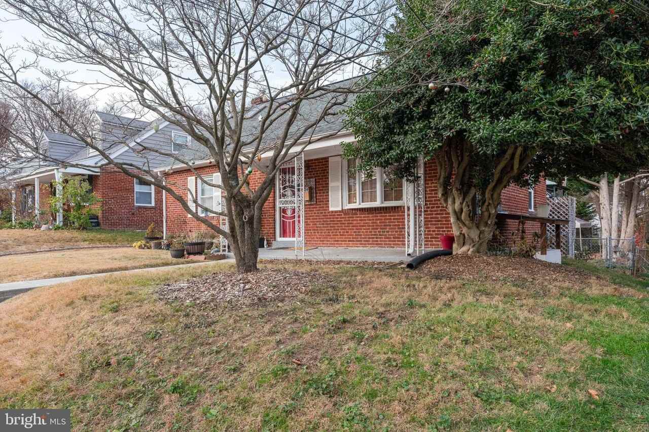 1609 Brisbane St - Photo 3 of 25