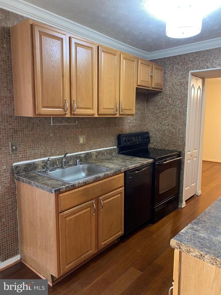 8009 Mandan Rd Apt 303 - Photo 7 of 19