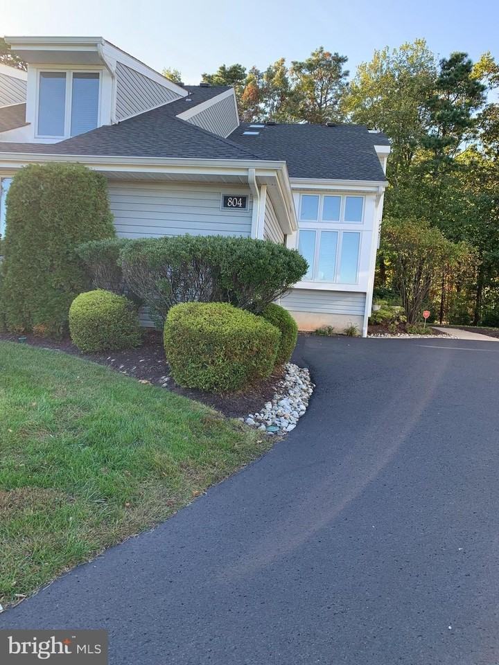 804 Champlain Dr - Photo 2 of 13