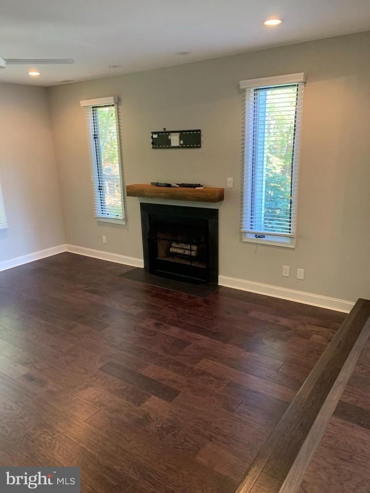 804 Champlain Dr - Photo 3 of 13