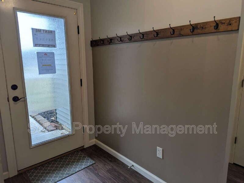 14933 Towne Gardens Dr - Photo 4 of 28