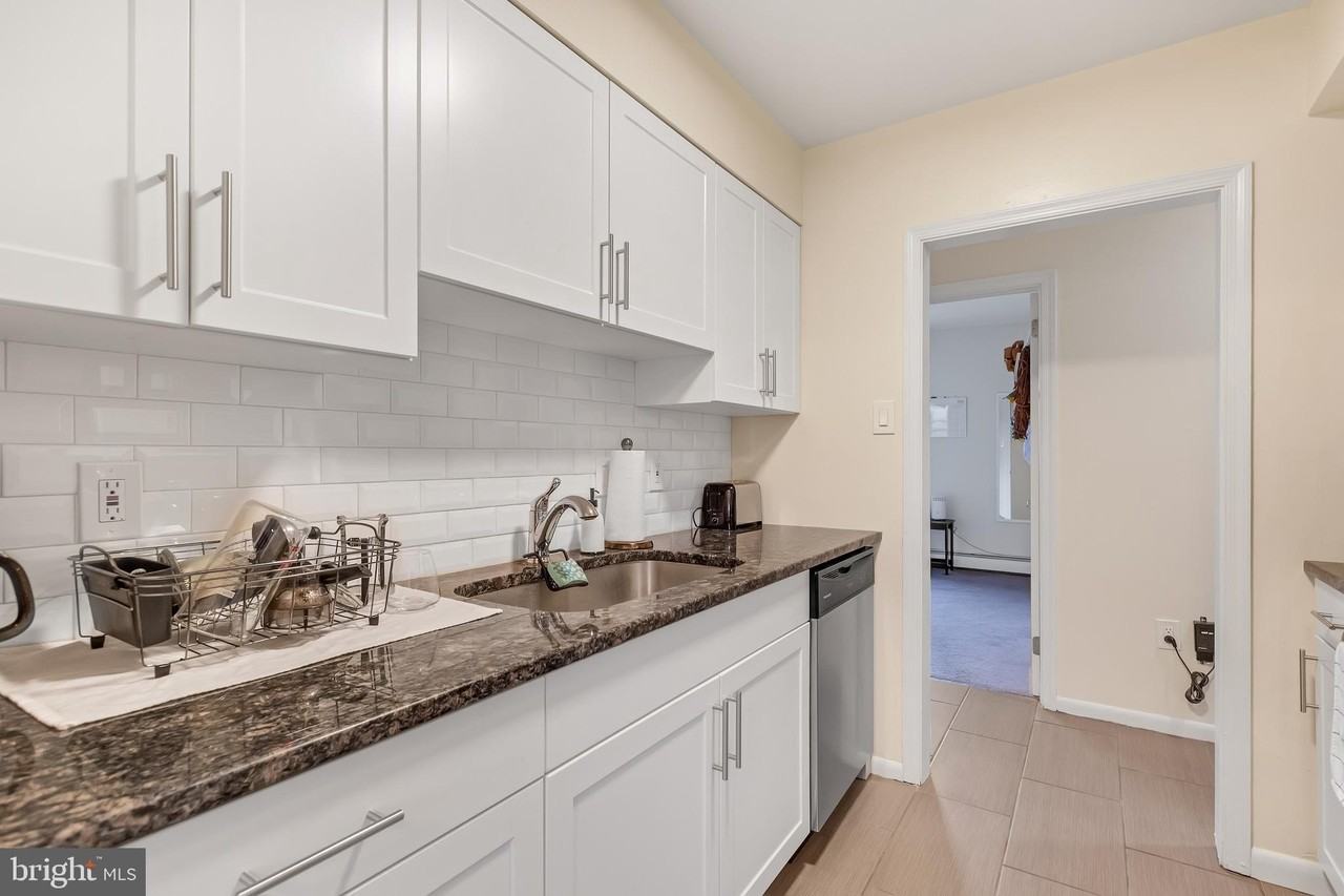 200 Spruce St Apt A19 - Photo 2 of 9