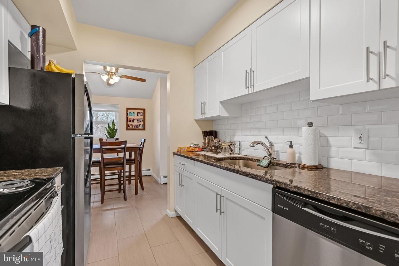 200 Spruce St Apt A19 - Photo 3 of 9