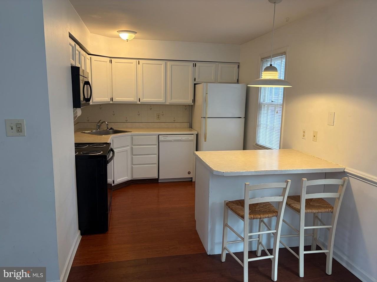 903 Pritchet Ct - Photo 2 of 10