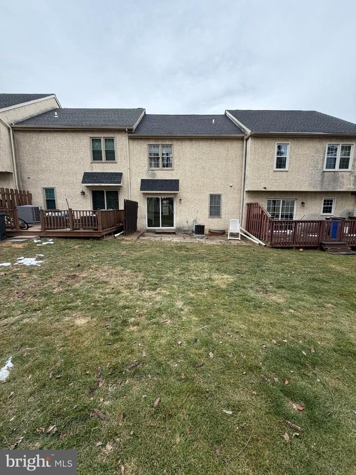 903 Pritchet Ct - Photo 7 of 10