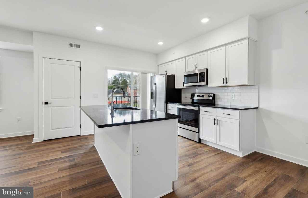 905 Forest Ln Apt 5 - Photo 3 of 12