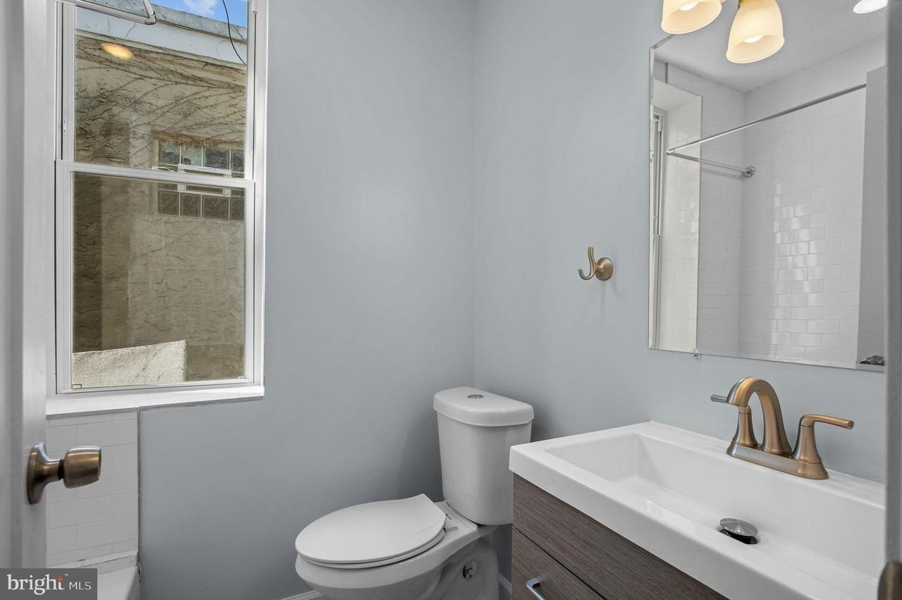 1529 N 28th St #2 - Photo 6 of 15