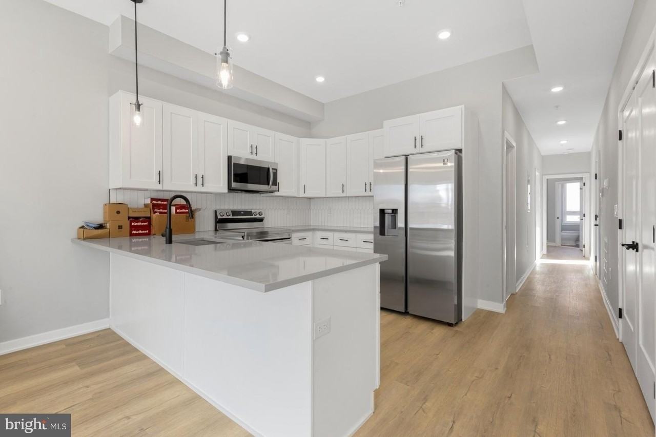 919 N 15th St Unit 2 - Photo 3 of 33