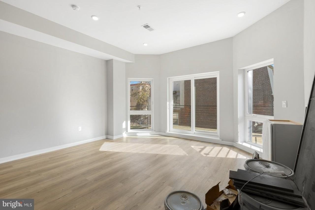 919 N 15th St Unit 2 - Photo 4 of 33