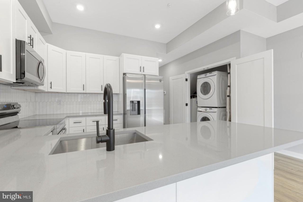 919 N 15th St Unit 2 - Photo 6 of 33