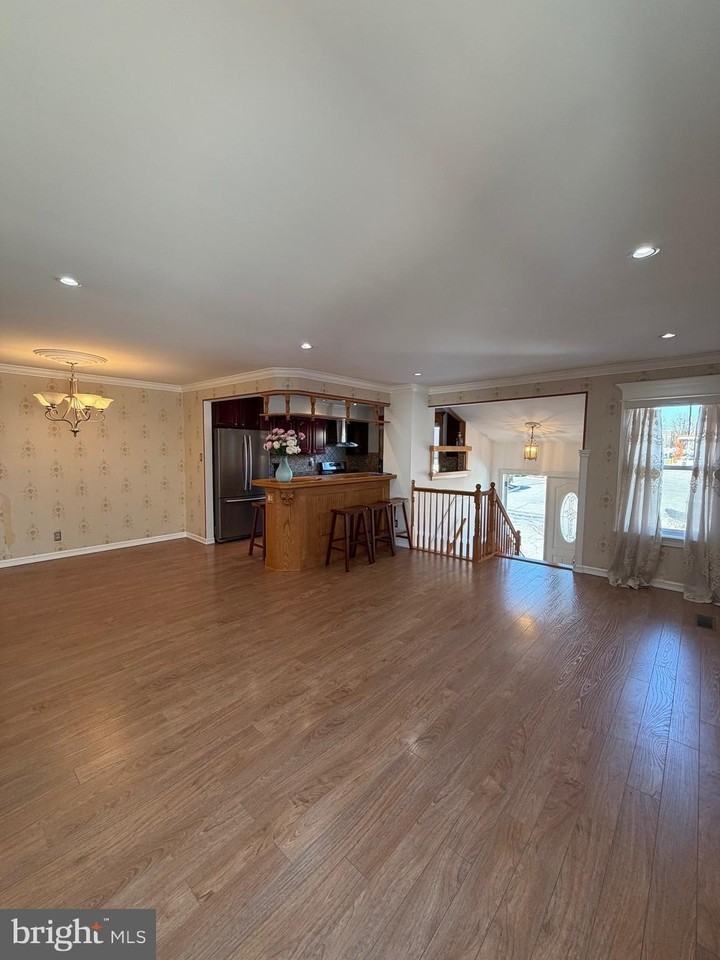 816 Hendrix St - Photo 4 of 14