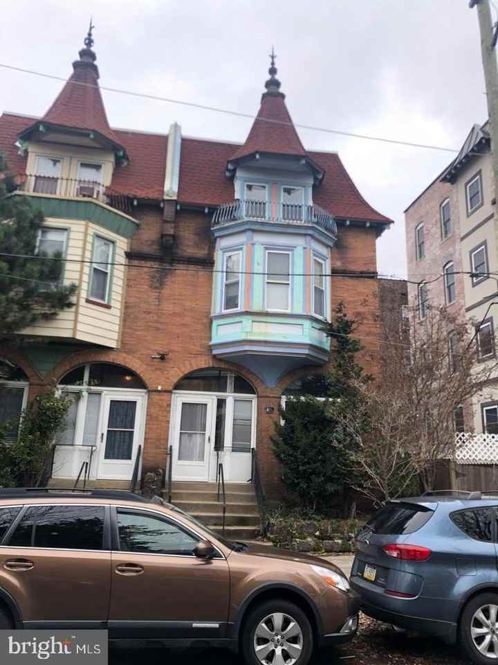 406 S 45th St Apt 2r - Photo 2 of 8