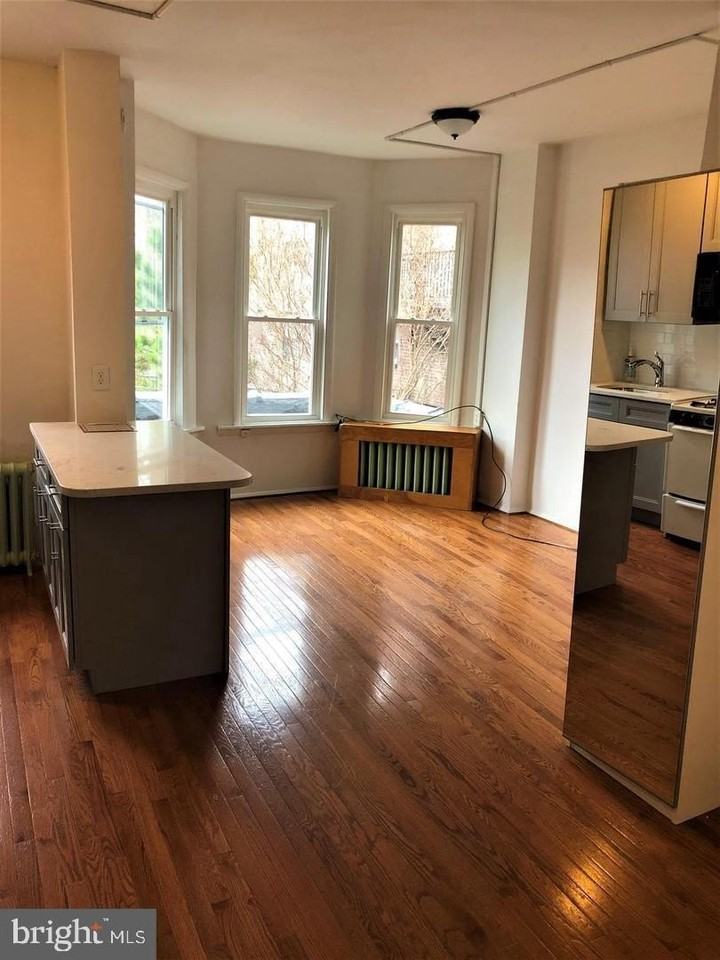 406 S 45th St Apt 2r - Photo 3 of 8