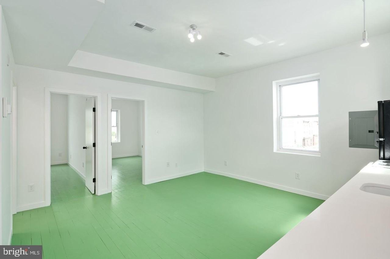 2329 Frankford Ave Apt D - Photo 3 of 9