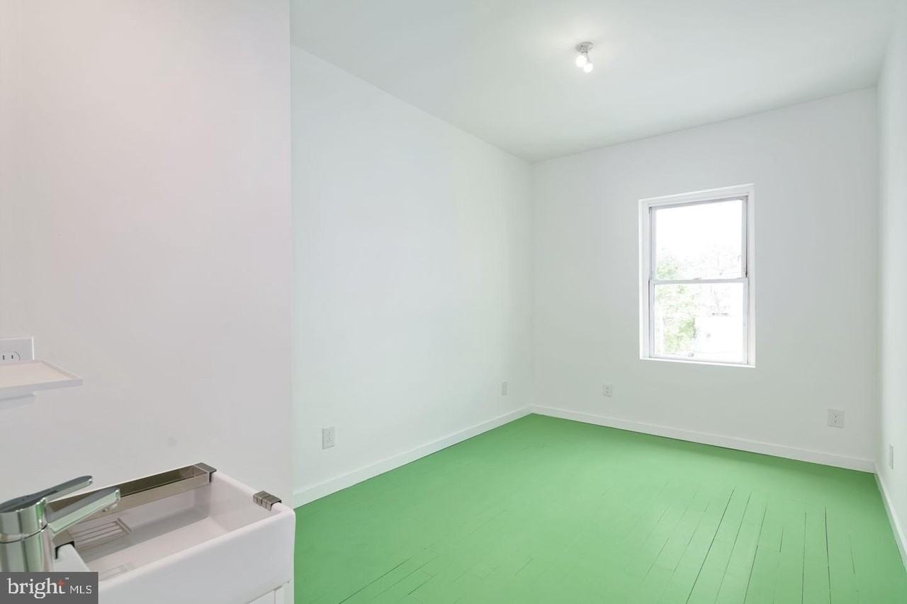 2329 Frankford Ave Apt D - Photo 4 of 9