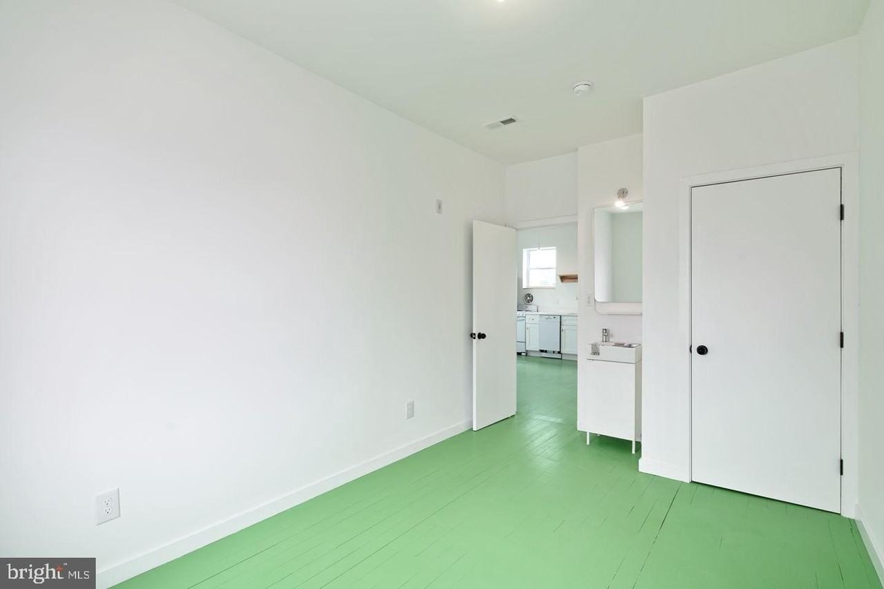 2329 Frankford Ave Apt D - Photo 5 of 9