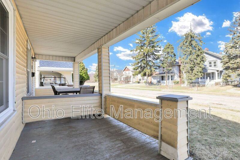 793 E Starr Ave - Photo 6 of 41