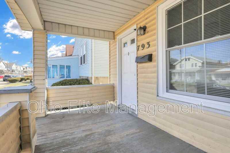 793 E Starr Ave - Photo 7 of 41