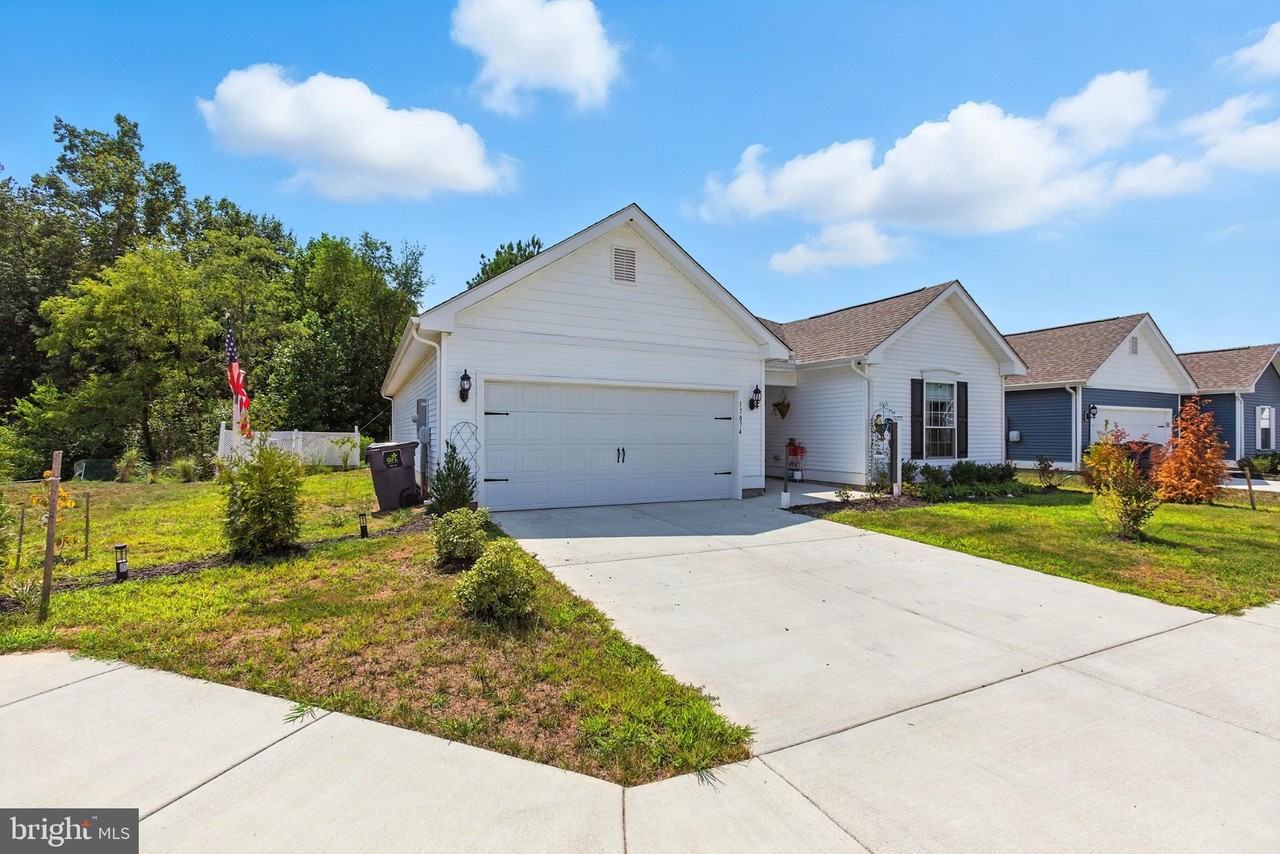 17074 Rollins Rd - Photo 3 of 30