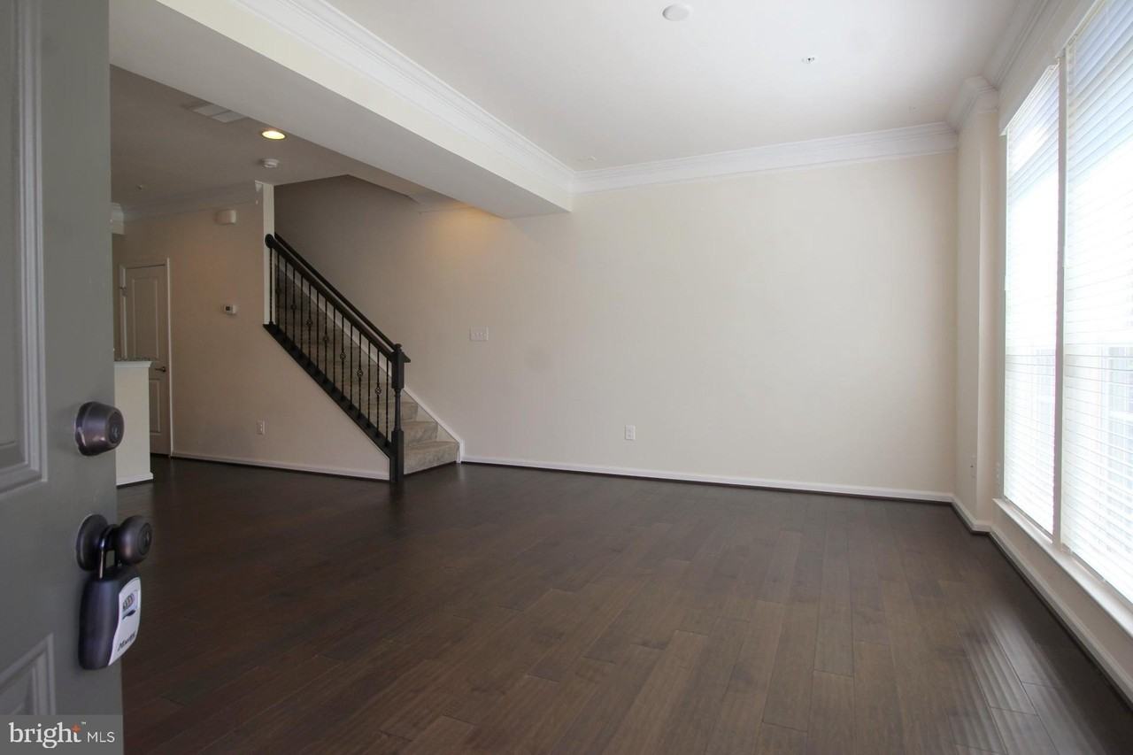 13615 Air And Space Museum Pkwy Unit 8j - Photo 3 of 28