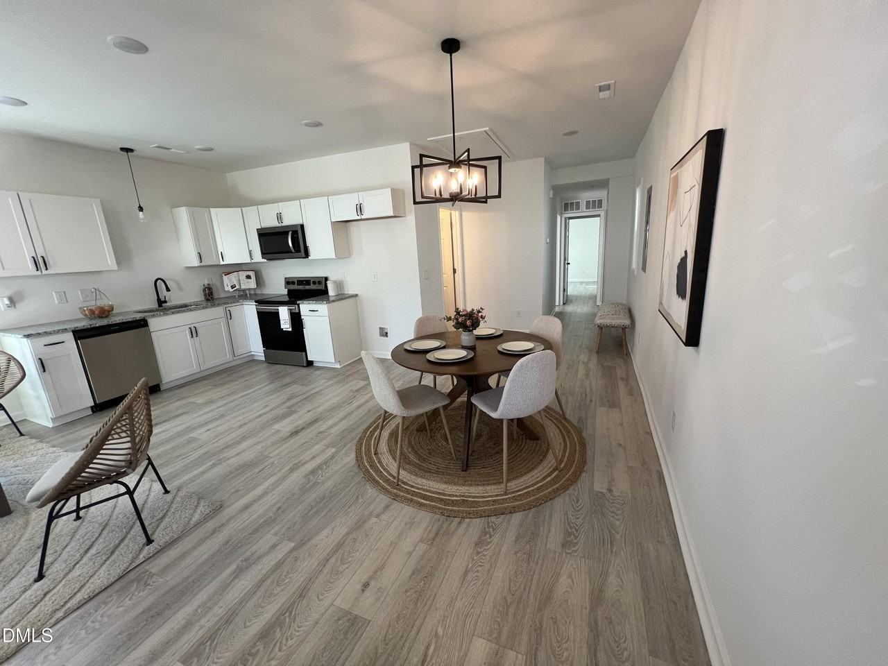 324 Bragg St - Photo 3 of 10