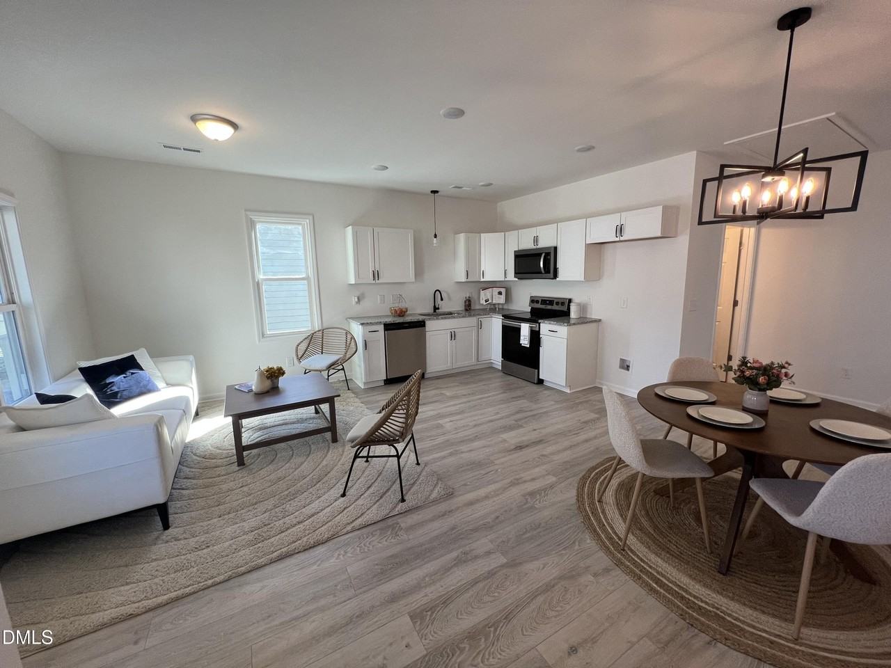 324 Bragg St - Photo 4 of 10