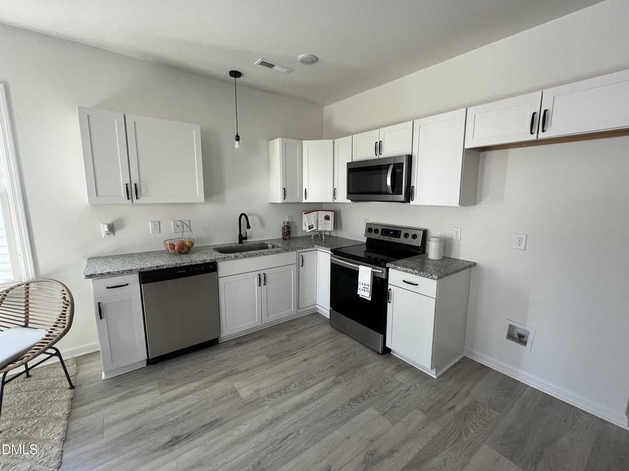 324 Bragg St - Photo 5 of 10